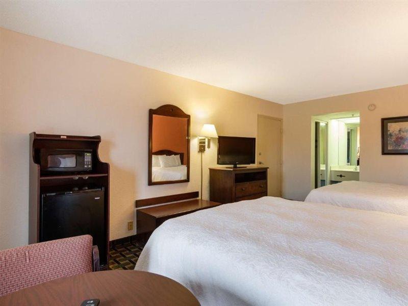 Dublin Inn And Suites Екстериор снимка