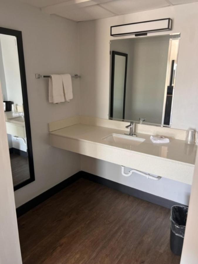 Dublin Inn And Suites Екстериор снимка