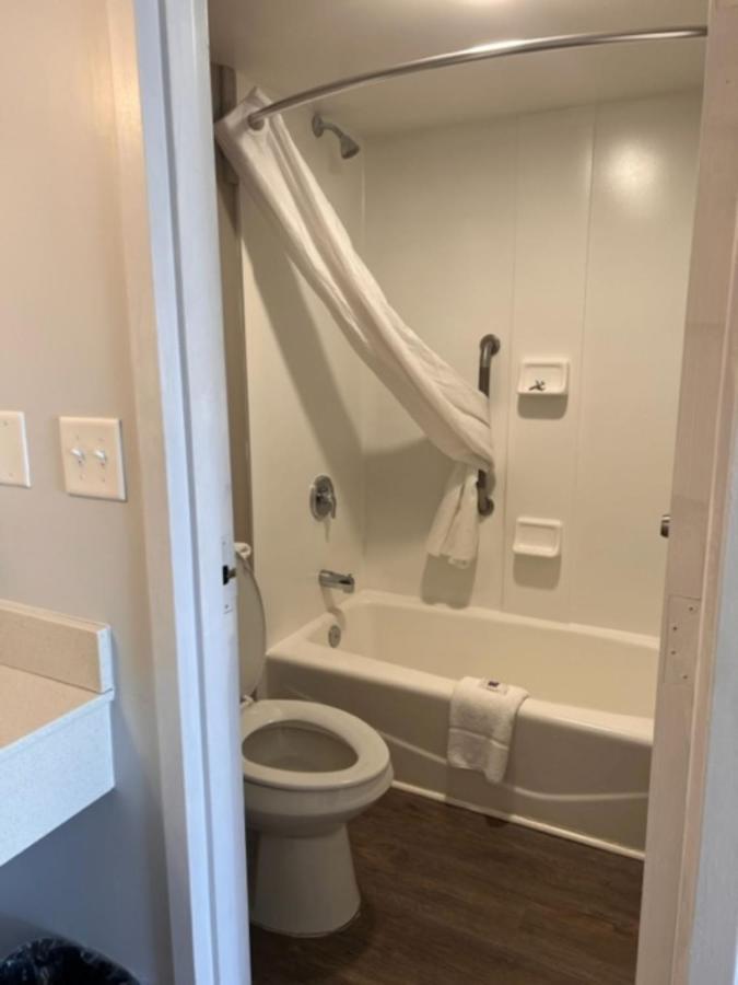 Dublin Inn And Suites Екстериор снимка